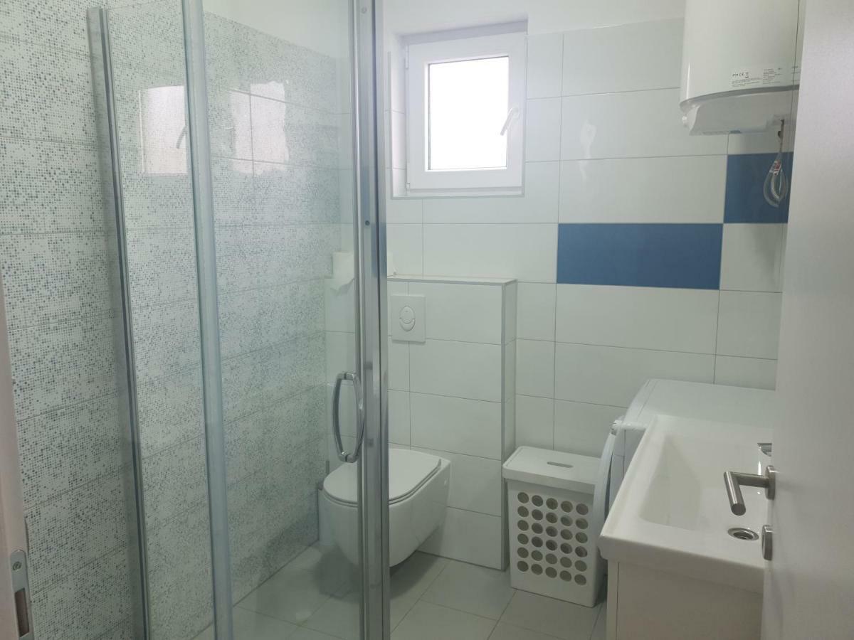 Black&White 2 Apartment Krk Island Екстериор снимка